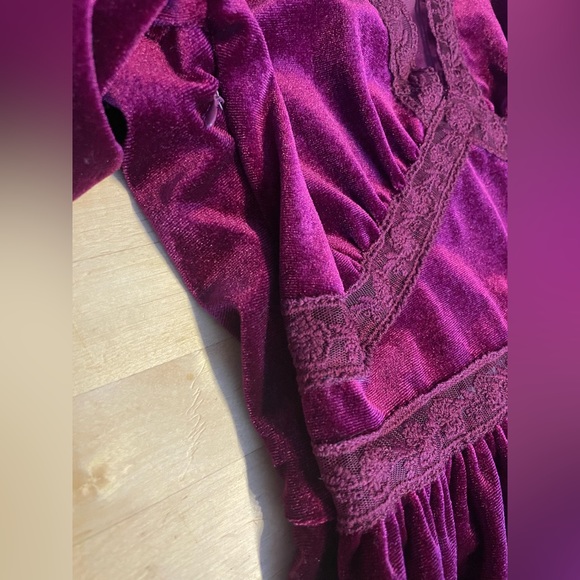 Velvet Bell Sleeve Lace Insert Dress - Picture 4 of 5
